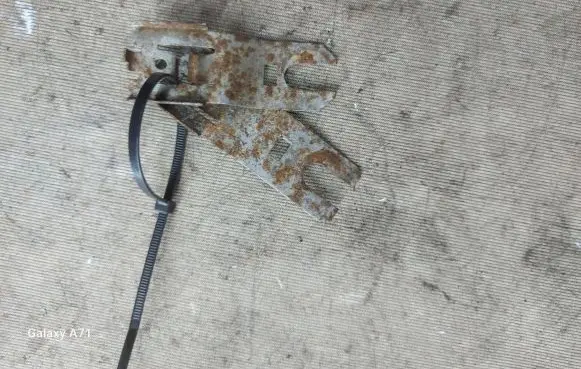 Headlight/headlamp mounting bracket