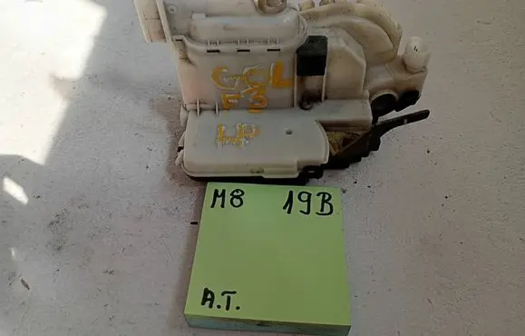 Volkswagen Golf III Front door lock 1212123