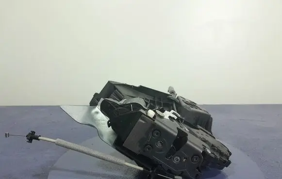 Volvo XC60 Rear door lock 30799330