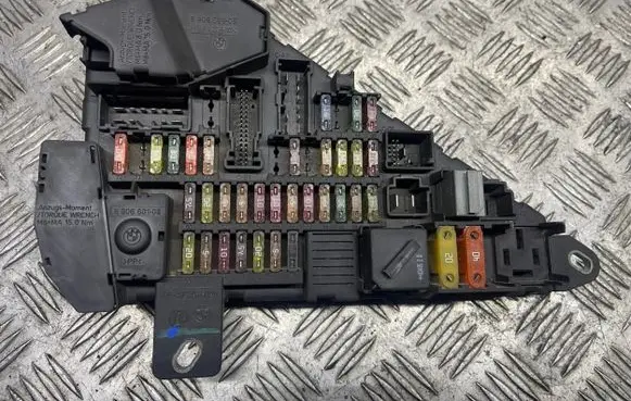 BMW 5 E60 E61 Fuse module 6906601 6906603 6906599