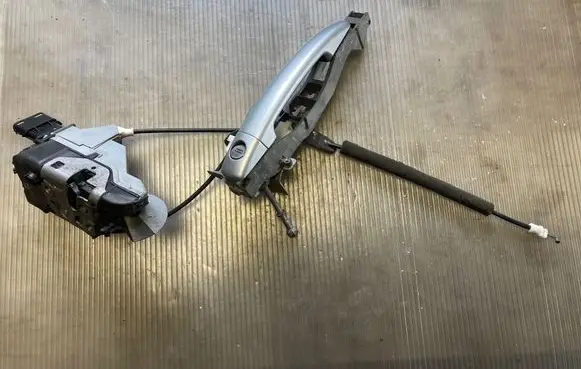 Peugeot 3008 I Front door lock PSA833325 A02325 1050M2144I3