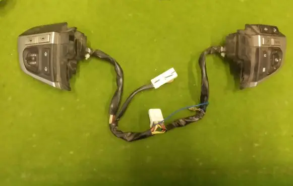 Subaru Forester SJ Steering wheel buttons/switches 83154SG590