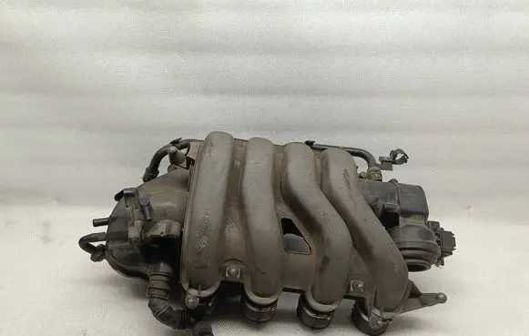 Volkswagen Golf V Intake manifold 06F133210K