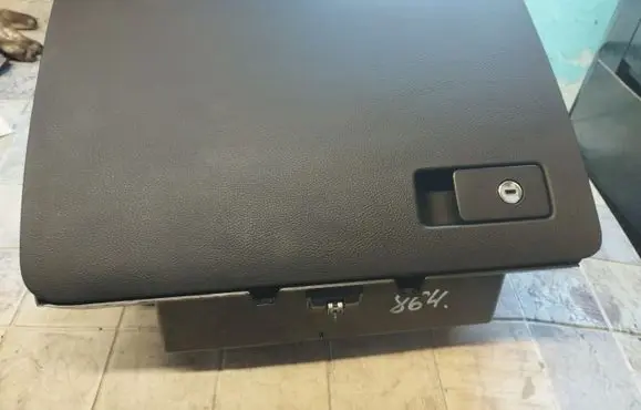 Volkswagen PASSAT B6 Glove box 3C1857114