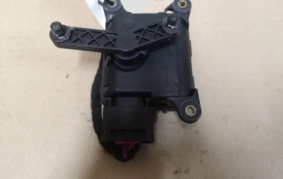 Audi A6 S6 C5 4B Air flap motor/actuator 0132801125
