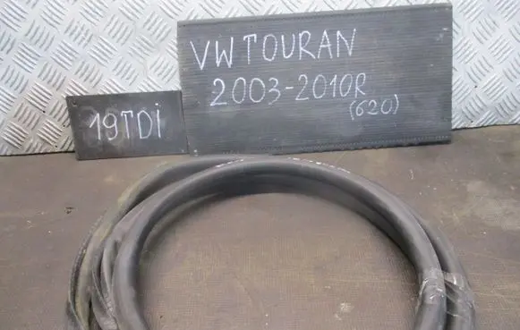 Volkswagen Touran I Front door rubber seal 10R4E