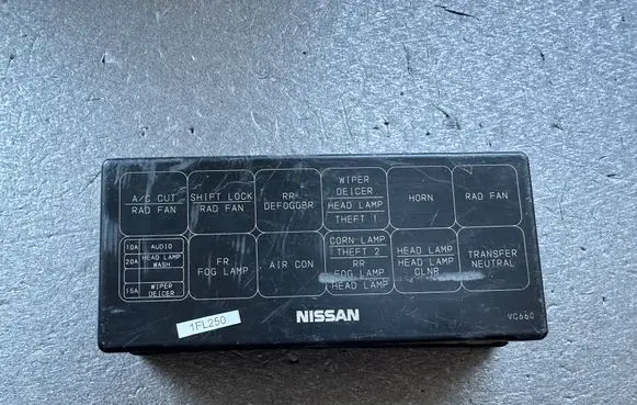 Nissan Patrol Y61 Relay mounting block 24382VC660