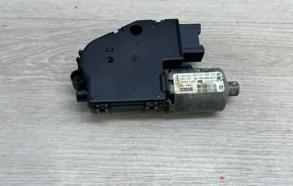 Porsche Panamera (970) Sunroof motor/actuator 0390200076 97062421104 1137328527