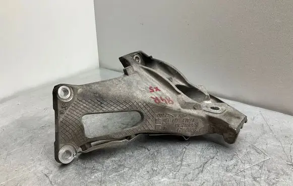 BMW X5 E70 Engine mounting bracket 6797921