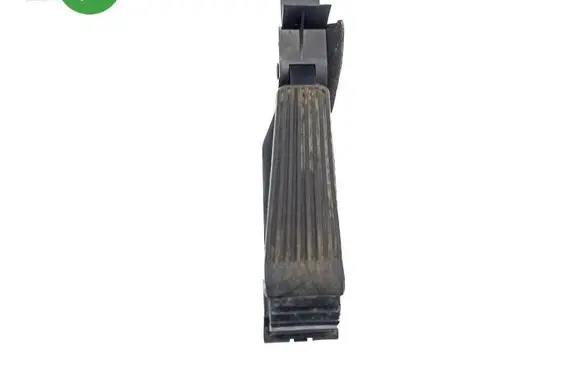 Mercedes-Benz CLS C219 Accelerator throttle pedal A2113000604 181105 A2113010001
