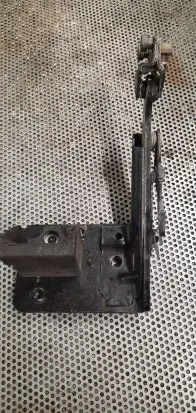 Renault Master III Sliding door lower roller guide/hinge 848904697A