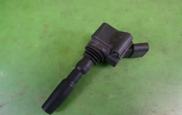 Skoda Rapid (120G, 130G, 135G) High voltage ignition coil 04E905110K