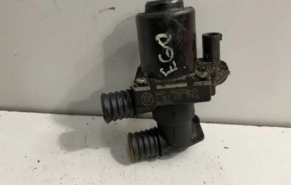 BMW 5 E60 E61 Coolant heater control valve 6920226