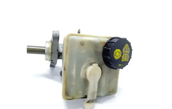 Volvo XC70 Master brake cylinder 8646004
