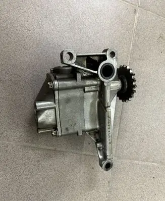 Mercedes-Benz Vito Viano W639 Oil pump A6461810247 6461810247