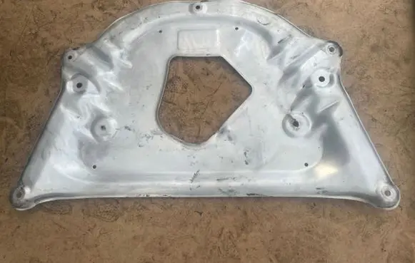 BMW 5 E60 E61 Engine splash shield/under tray 6759878