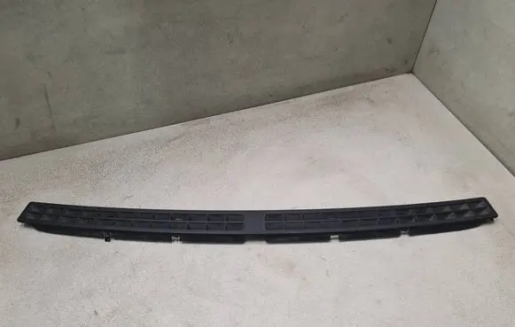 Volkswagen PASSAT B6 Dash center air vent grill 3C0857473