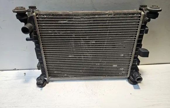 Ford Focus Coolant radiator 98AW8K160DF 8802C04