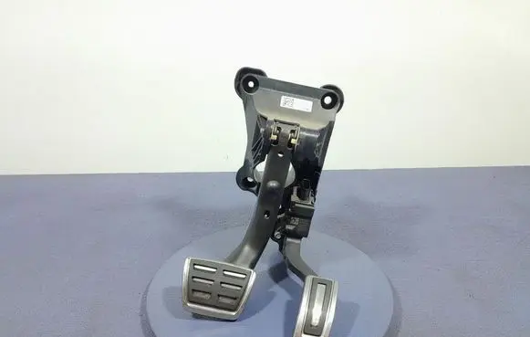 Skoda Kamiq Accelerator throttle pedal 2Q1723058G