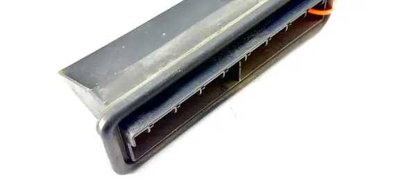 Jaguar XJ X308 Quarter panel pressure vent