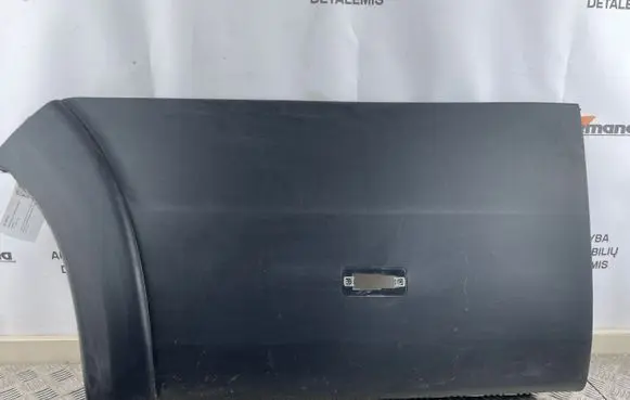Rear fender molding trim