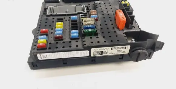 Volvo XC90 Fuse module 8676391