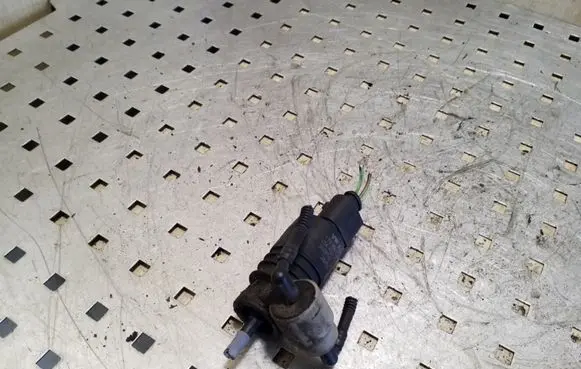 Audi A3 S3 8P Windscreen/windshield washer pump 1T0955651A