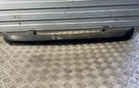 Front bumper lip