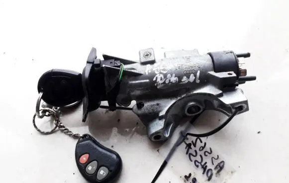 Volkswagen PASSAT B5 Ignition lock 4D0905851E