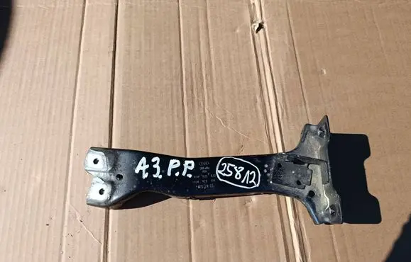 Audi A3 8Y Fender mounting bracket 8Y0821132 8V0821138