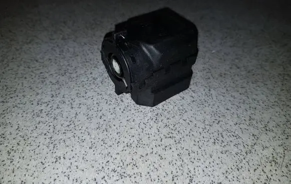 BMW 5 E39 Ignition lock contact 8363706