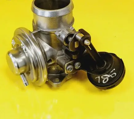 Volkswagen Lupo EGR valve 038131501E 038129637