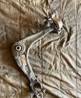 Citroen C5 Front lower control arm/wishbone 7BAA10