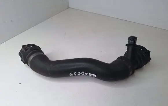 Engine coolant pipe/hose