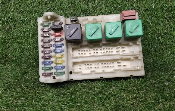 Ford Mondeo MK II Fuse module 93BG14K150AD