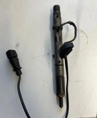 Audi A4 S4 B5 8D Fuel injector 059130202B 0432133823