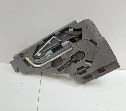 Audi A3 S3 8P Tool set 8P0864501A 1Y0805615A 1K0011031J