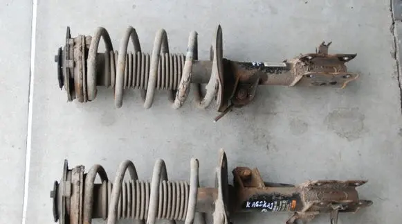Nissan Qashqai Front shock absorber with coil spring 131KM