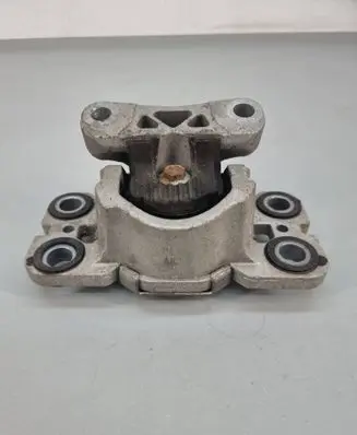 Land Rover Range Rover Evoque L538 Engine mount bracket