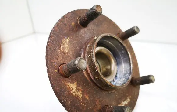 Nissan Primera Rear wheel hub