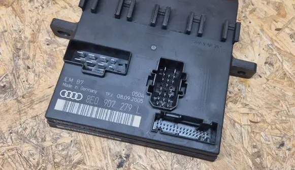 Audi A4 S4 B7 8E 8H Comfort/convenience module 8E0907279L