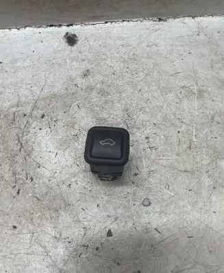 Skoda Octavia Mk2 (1Z) Alarm switch 5J0962109