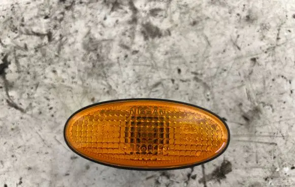 Nissan Navara D22 Front fender indicator light 