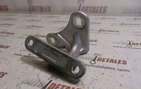 Mercedes-Benz S W220 Front door upper hinge