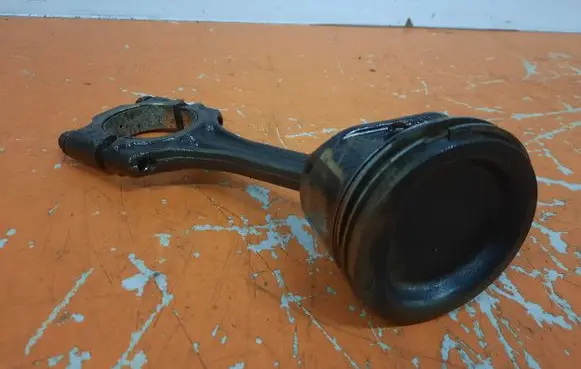 Volkswagen Fox Piston 076162