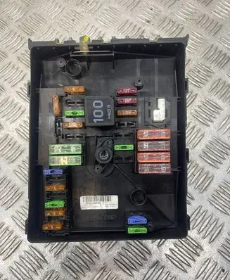 Audi A6 S6 C6 4F Fuse module 1K0937125A