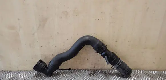 Volkswagen Polo IV 9N3 Engine coolant pipe/hose