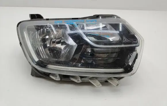 Dacia Duster II Headlight/headlamp 260101133R