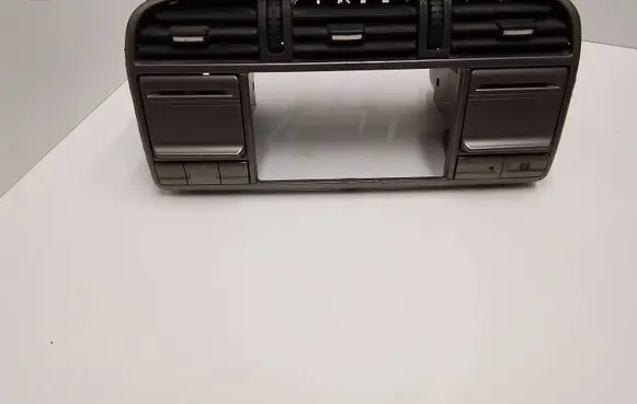 Nissan X-Trail T30 Radio/GPS head unit trim 687508H300