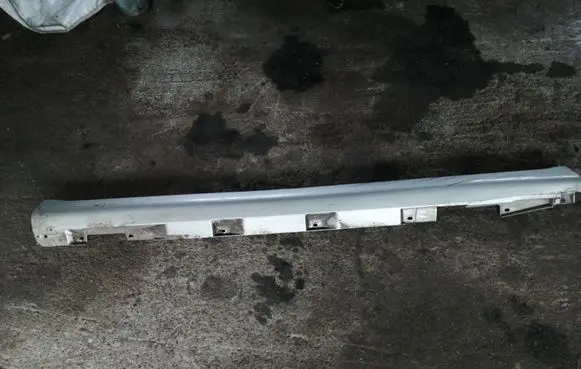 Toyota Corolla Verso AR10 Side skirt front trim 